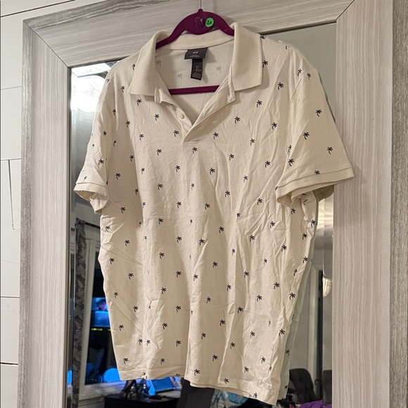 H&M Cream Polo with Black Palm Print - Picture 1 of 5